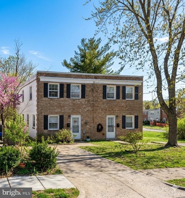 201 Laverne Avenue - Photo 1