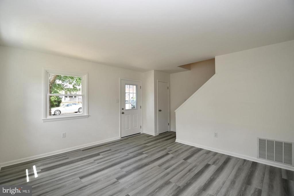 201 Laverne Avenue - Photo 2