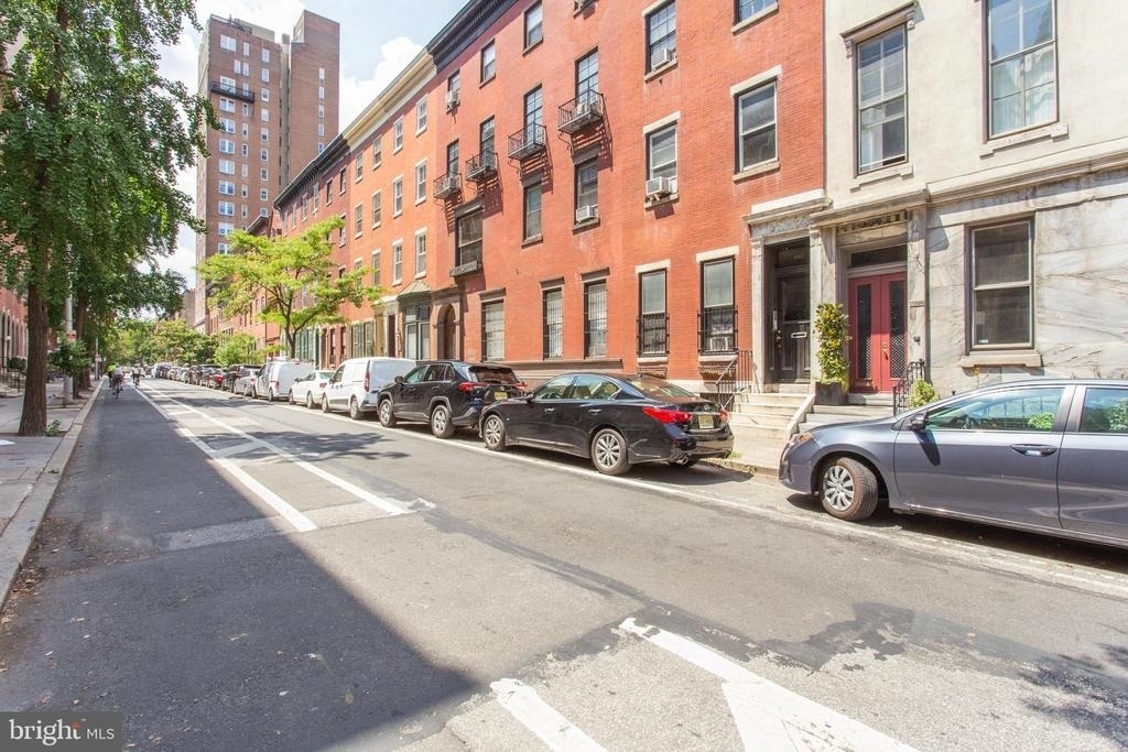 1807 Spruce Street - Photo 16