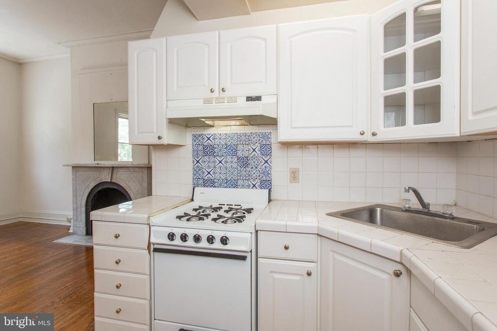 1807 Spruce Street - Photo 7