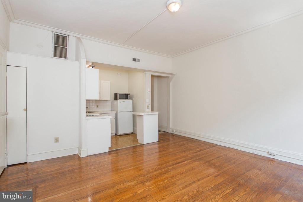 1807 Spruce Street - Photo 2