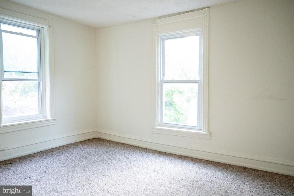 835 E Chelten Avenue - Photo 2