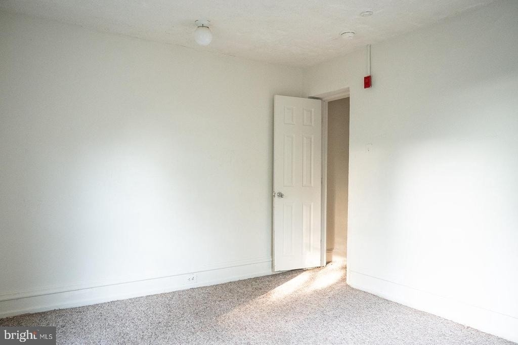 835 E Chelten Avenue - Photo 3