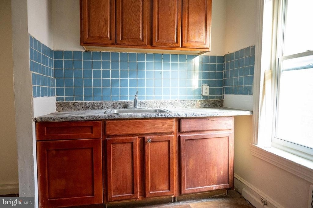 835 E Chelten Avenue - Photo 4