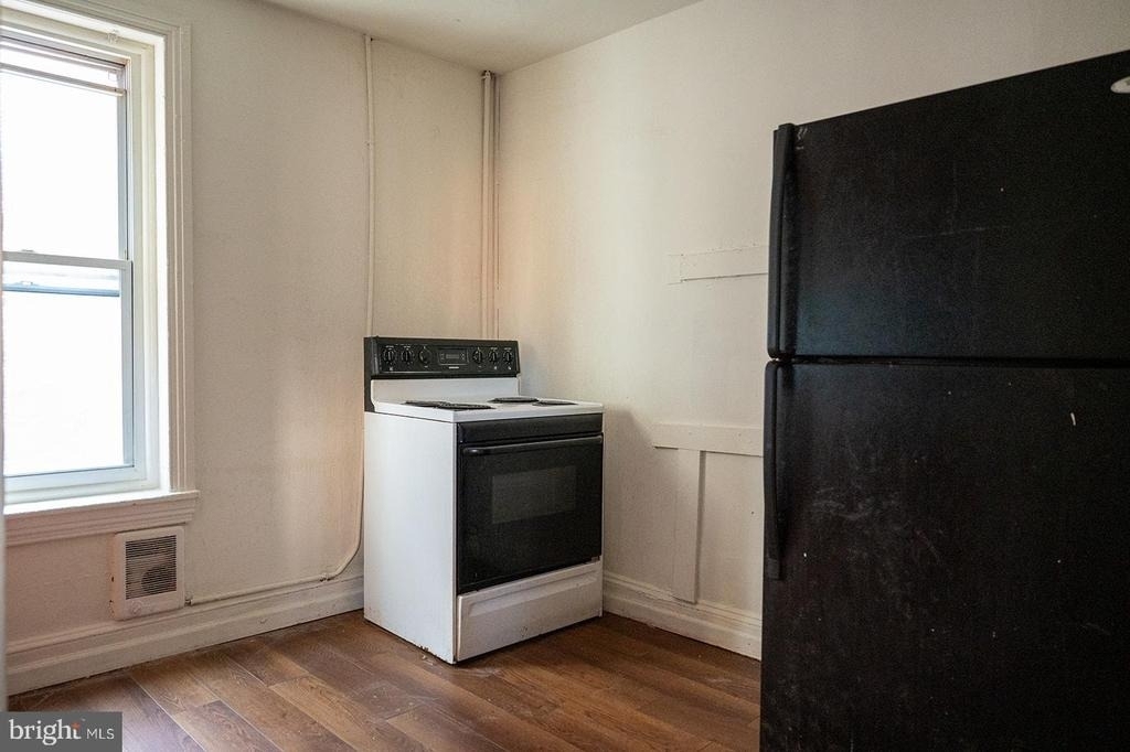 835 E Chelten Avenue - Photo 5