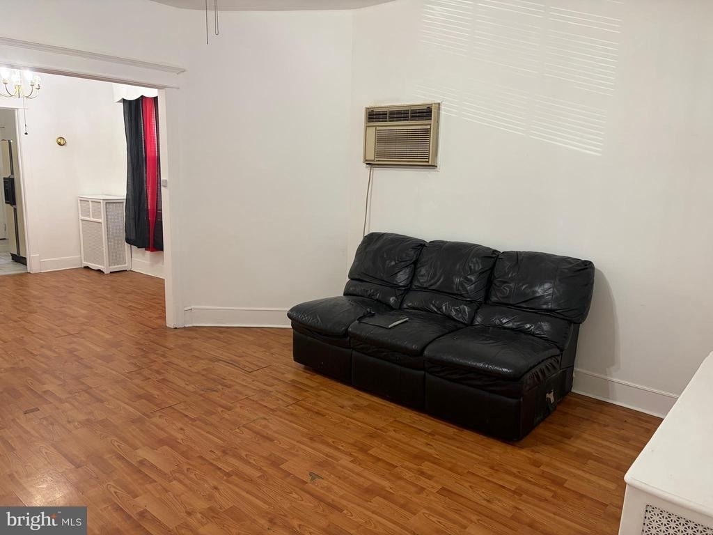 7058 Saybrook Avenue - Photo 7
