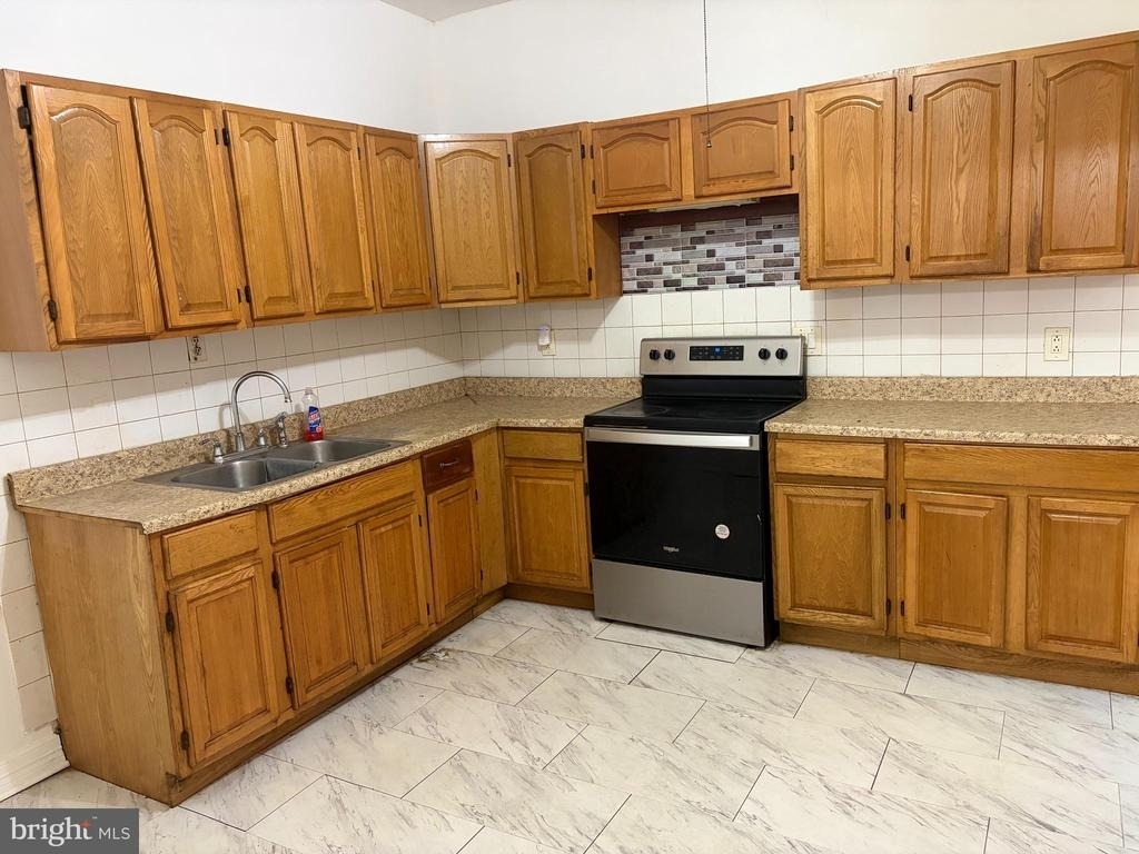 7058 Saybrook Avenue - Photo 8
