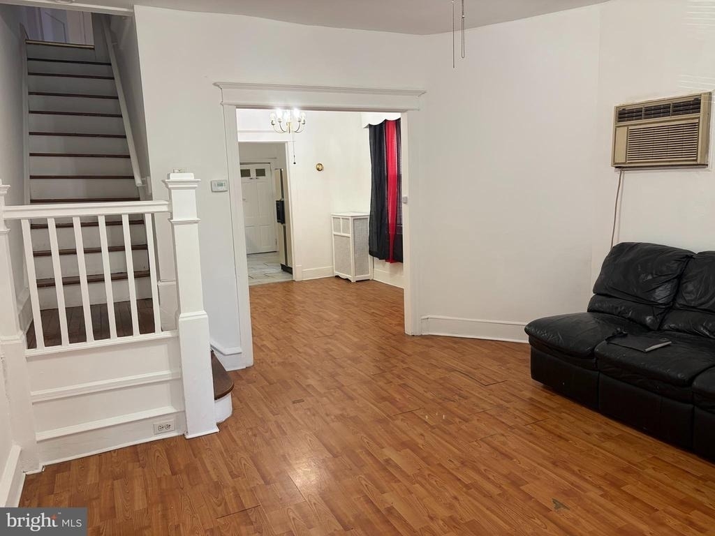 7058 Saybrook Avenue - Photo 4