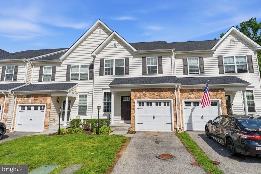 423 Sweet Bay Lane - Photo 1