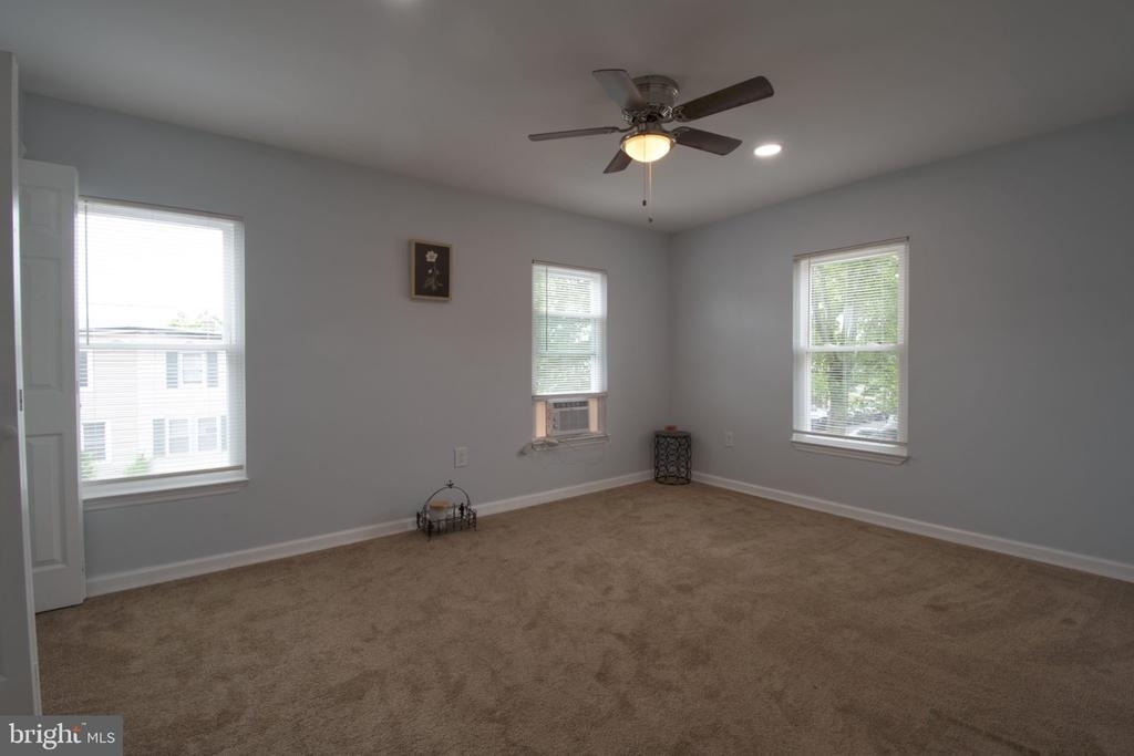 1012 W 3rd Street - Photo 10