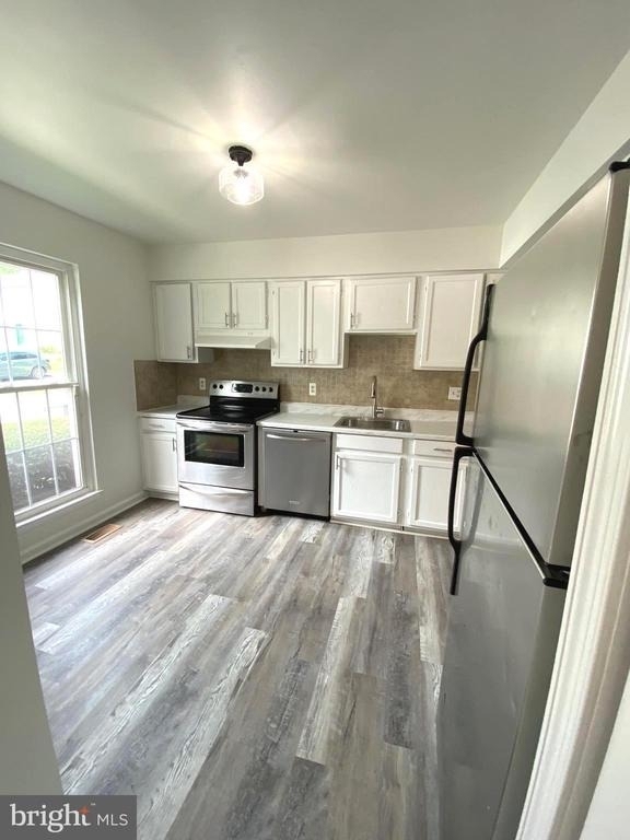 15947 Dorset Road - Photo 2