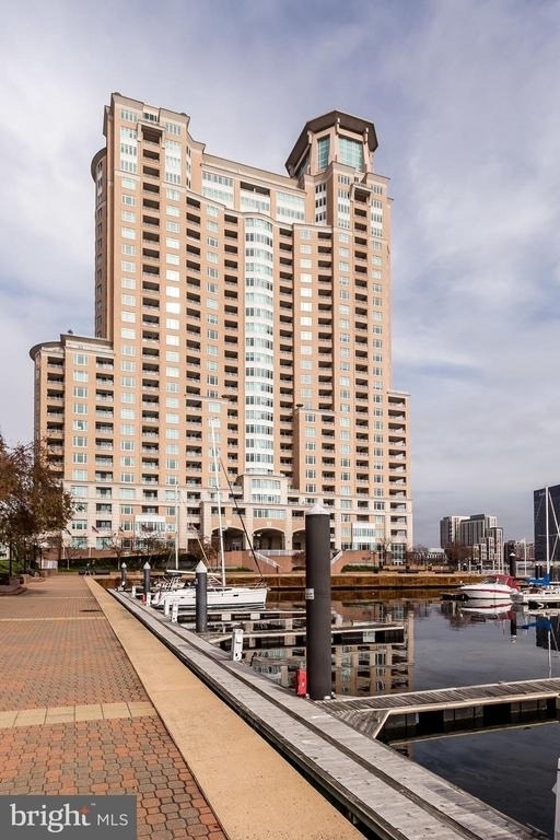 100 Harborview Drive - Photo 0