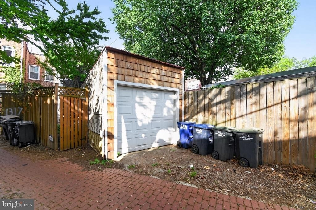 1319 Massachusetts Se - Photo 29