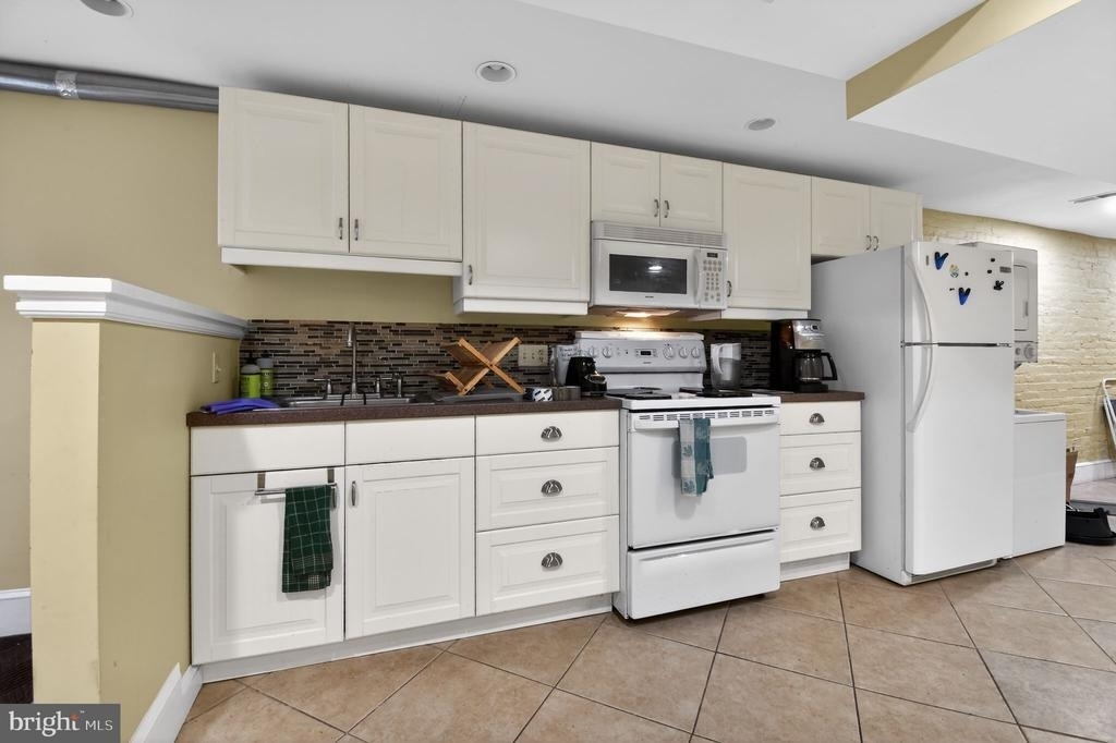 1319 Massachusetts Se - Photo 3
