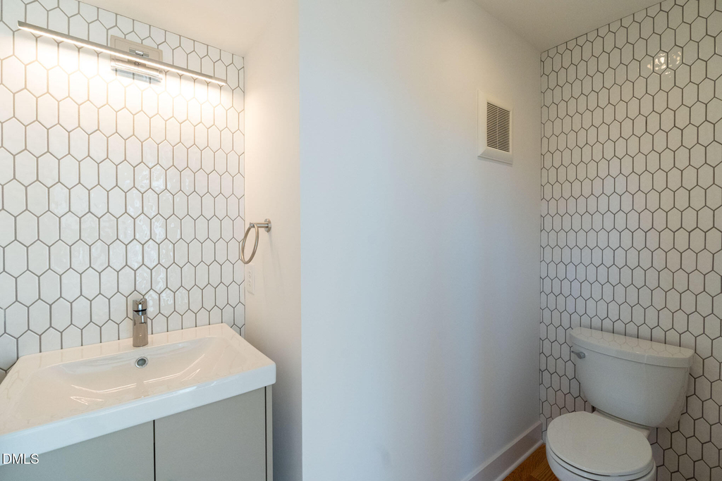 400 E Martin Street - Photo 8