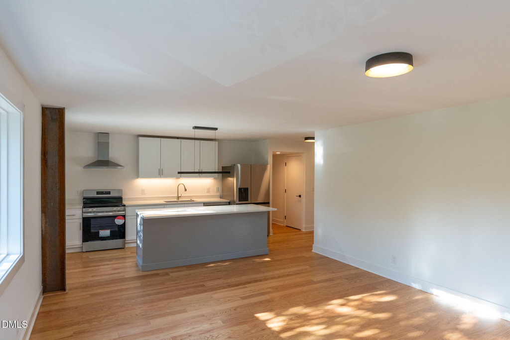 402 E Martin Street - Photo 1