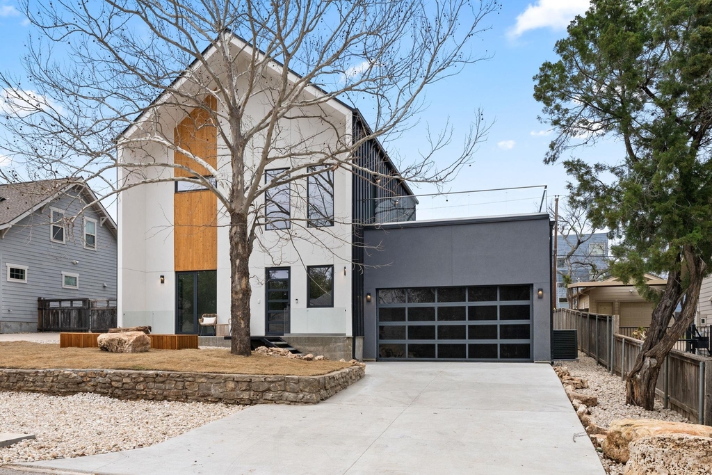 2915 Chisholm Trl - Photo 0