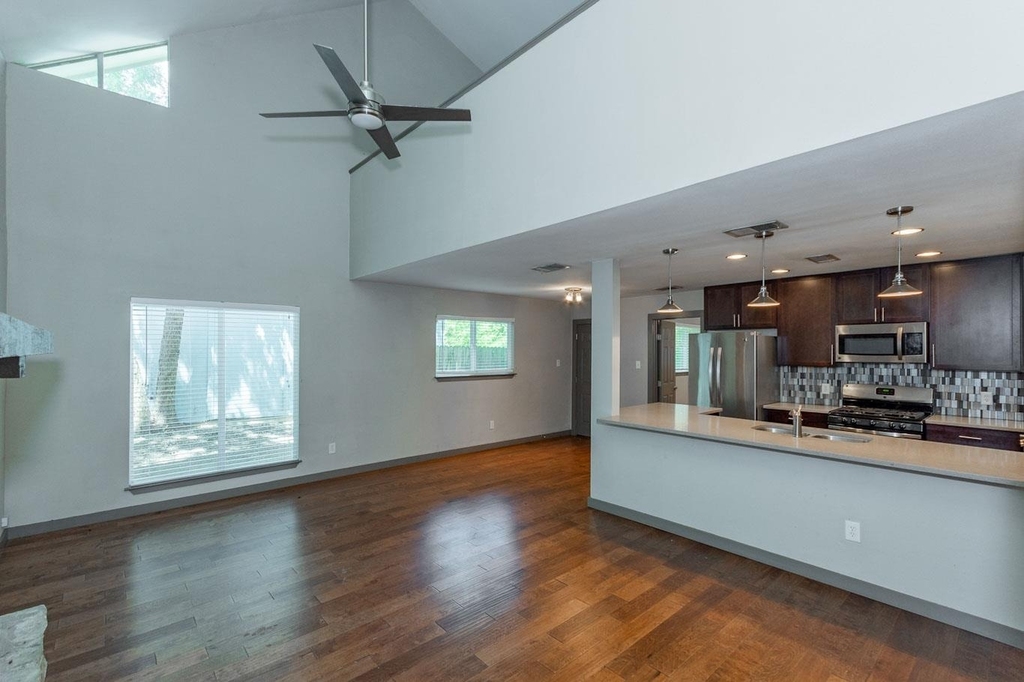 1506 Rockdale Cir - Photo 0