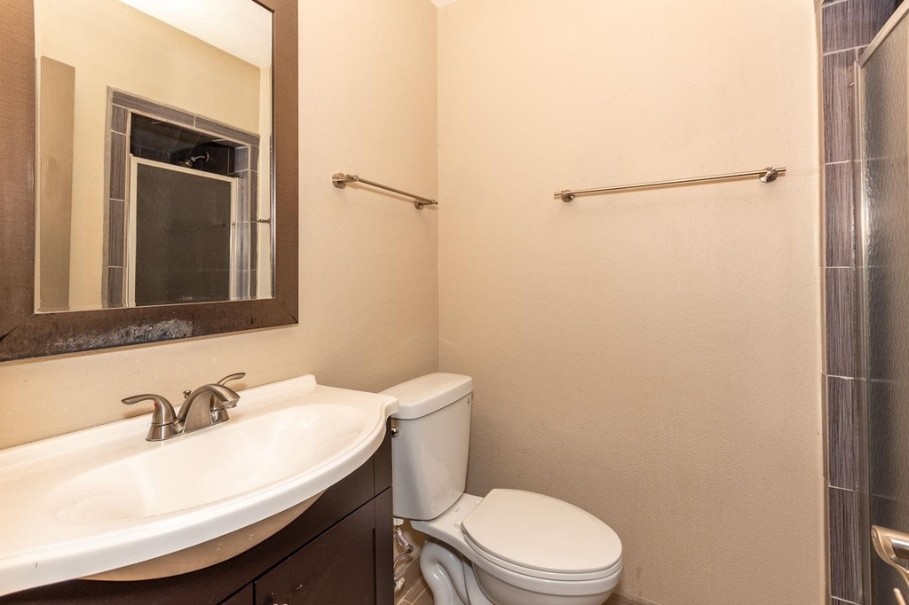 1506 Rockdale Cir - Photo 9