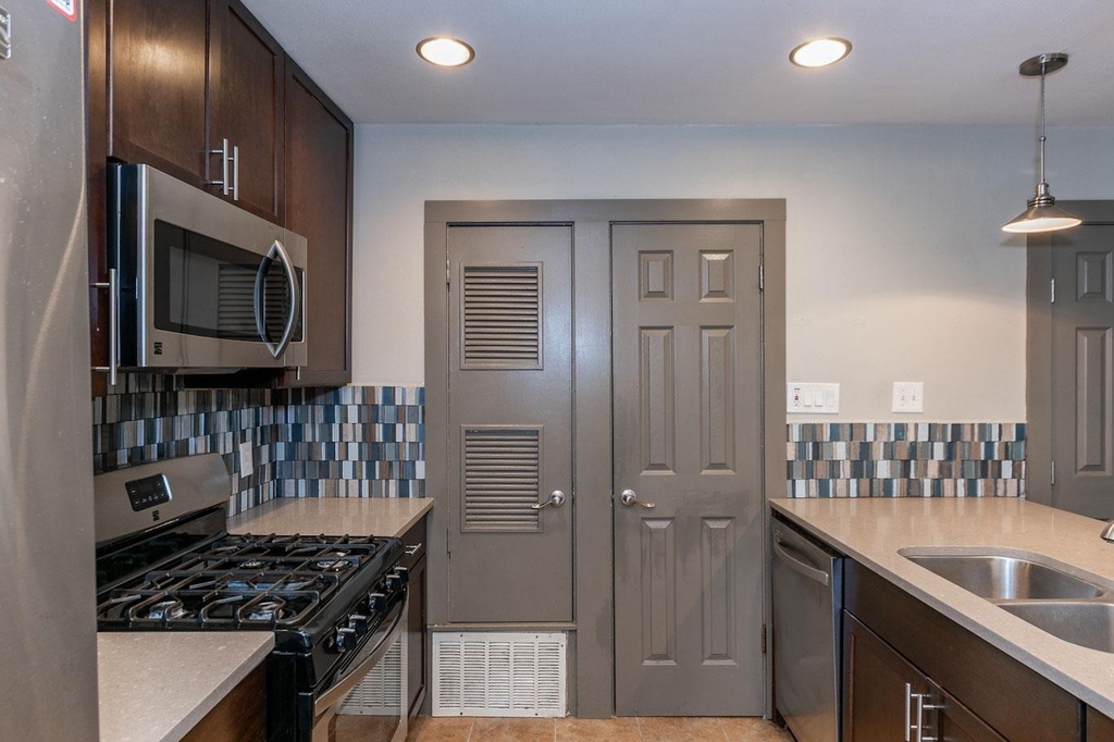 1506 Rockdale Cir - Photo 7