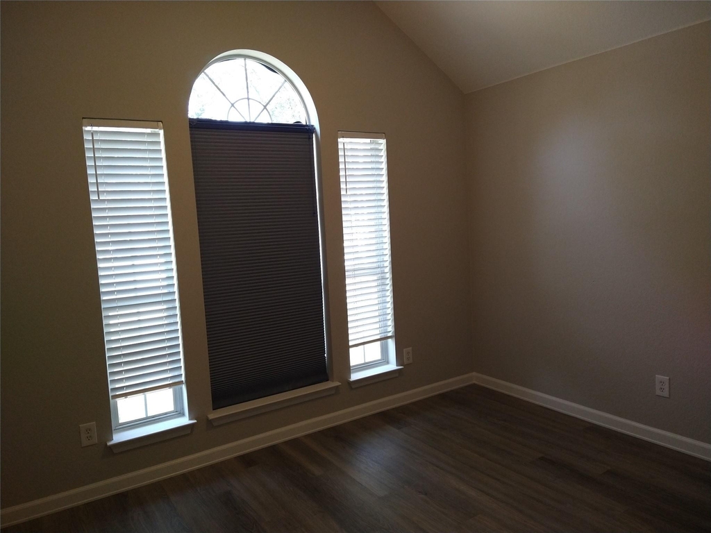 8706 Priest River Dr - Photo 2
