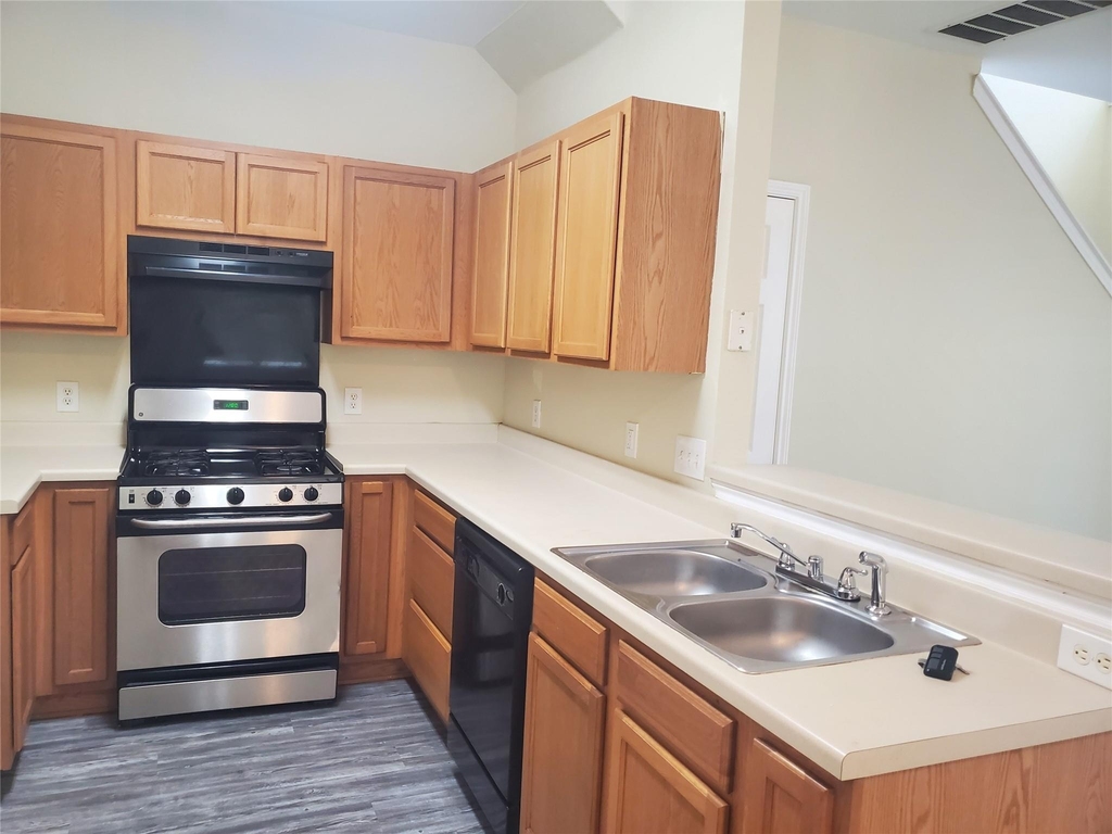 14001 Cambourne Dr - Photo 9
