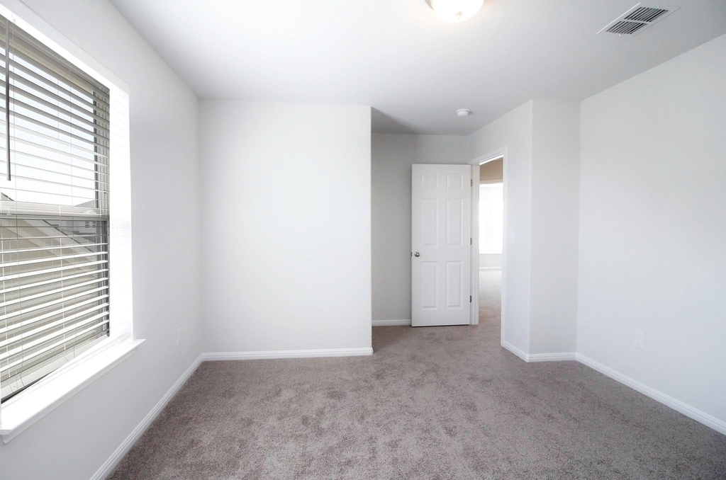 10305 Forest Grove Dr - Photo 17