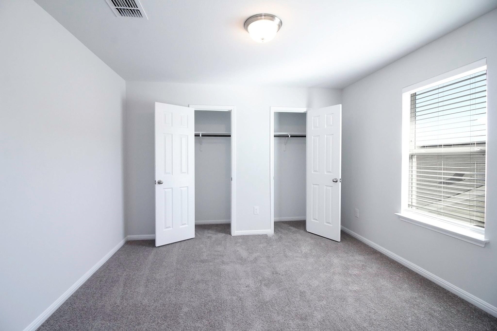 10305 Forest Grove Dr - Photo 16