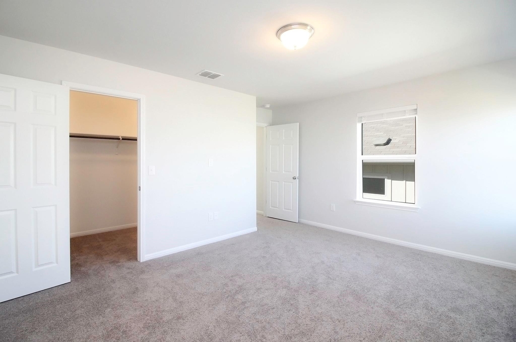 10305 Forest Grove Dr - Photo 8