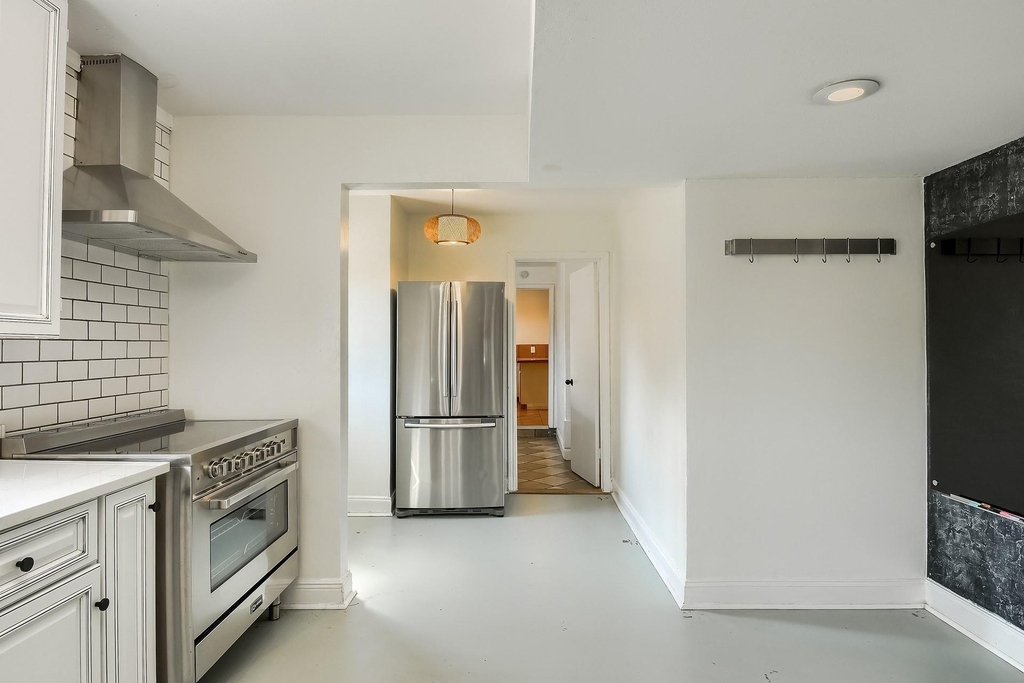 1011 Berrywood Dr - Photo 4