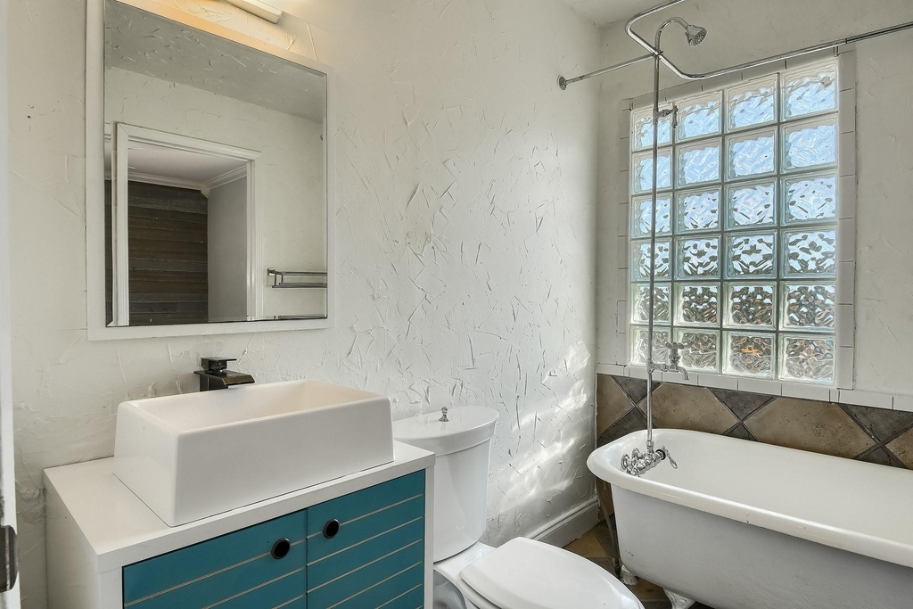 1011 Berrywood Dr - Photo 15