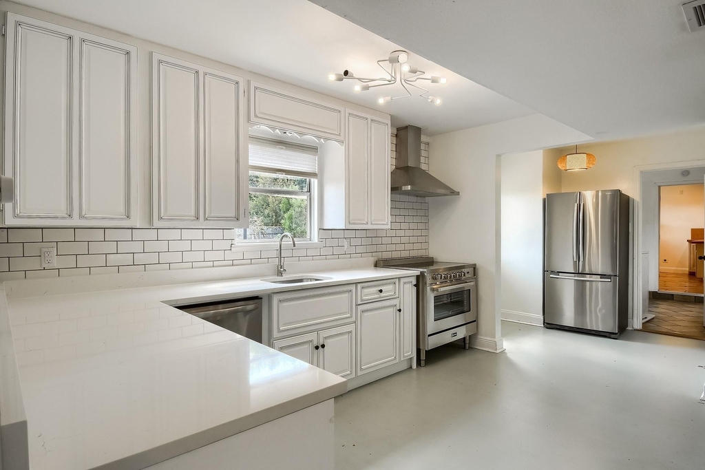 1011 Berrywood Dr - Photo 10