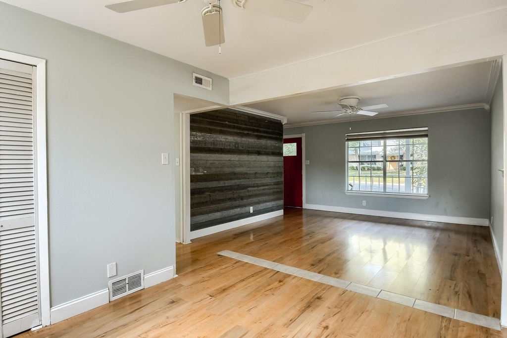 1011 Berrywood Dr - Photo 8