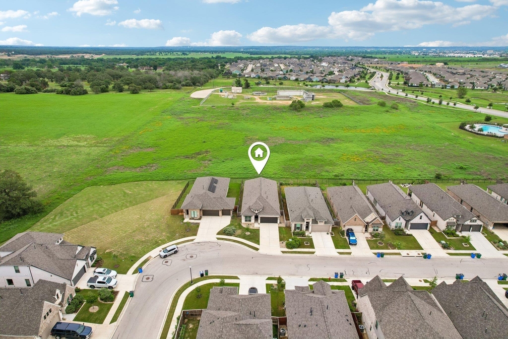 133 Plumbago Loop - Photo 1