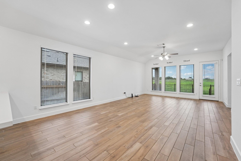133 Plumbago Loop - Photo 8