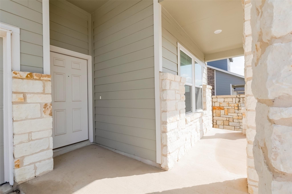 591 Avre Loop - Photo 3
