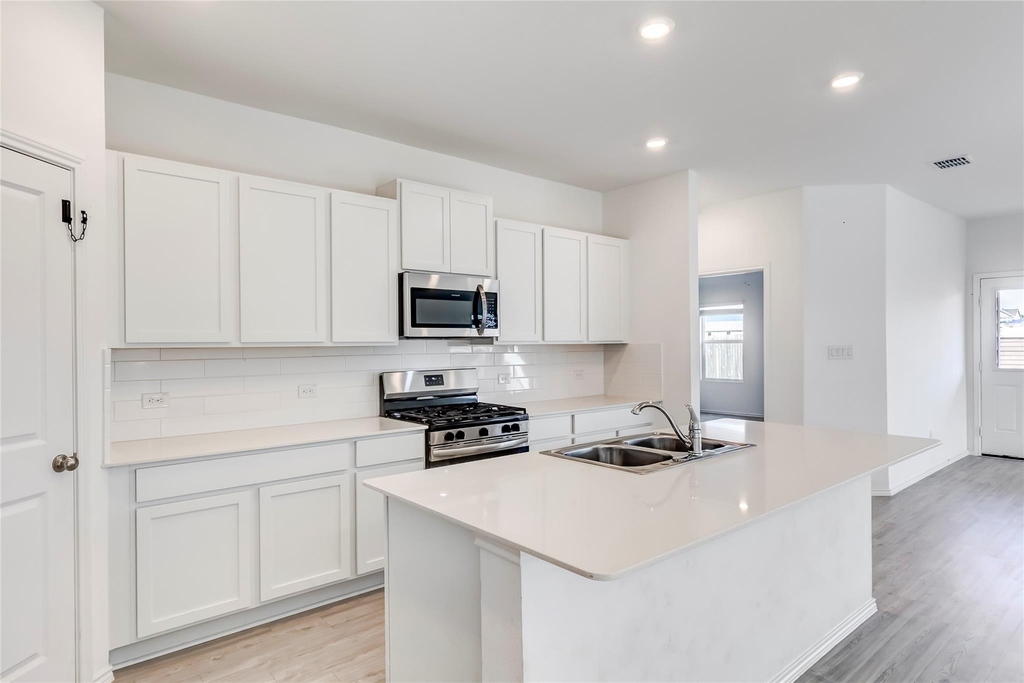 591 Avre Loop - Photo 11