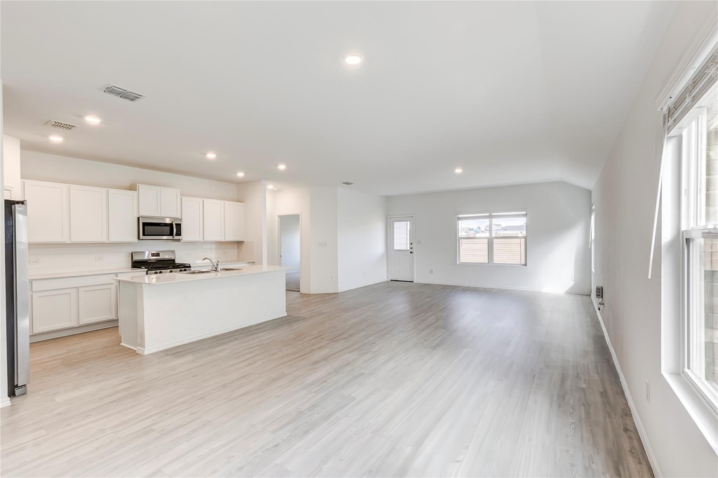 591 Avre Loop - Photo 15
