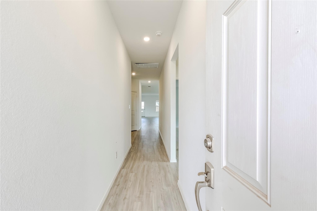 591 Avre Loop - Photo 4