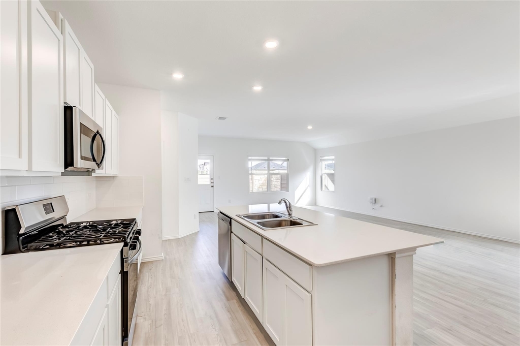 591 Avre Loop - Photo 13