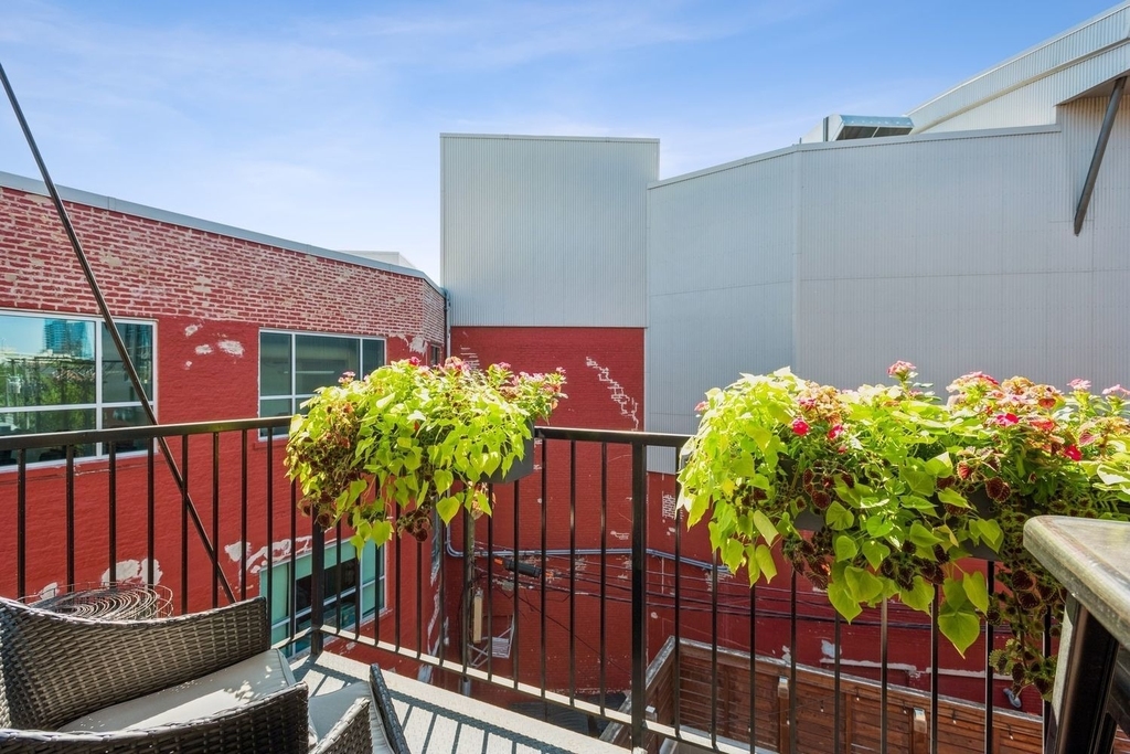 1008 N Larrabee Street - Photo 8