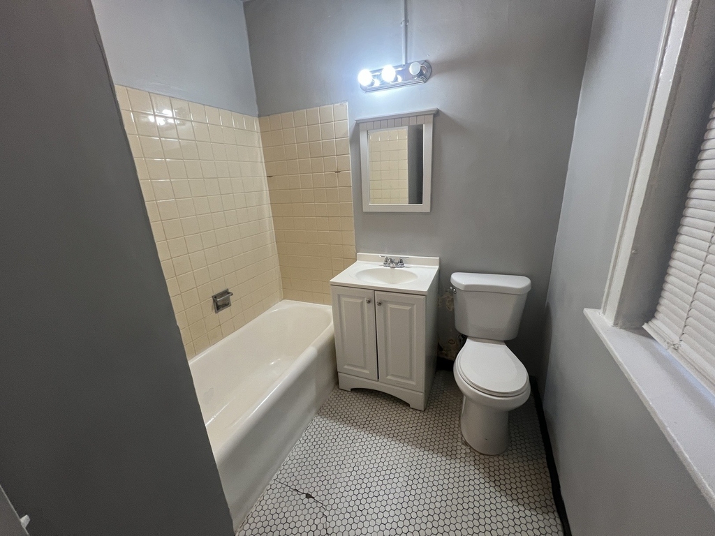 1439 W 93rd Street - Photo 3