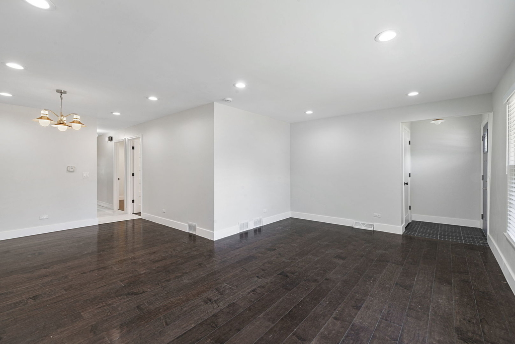 566 N Howard Avenue - Photo 2