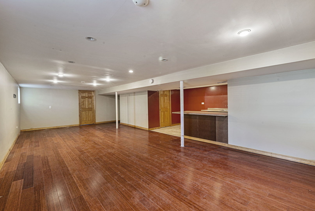 566 N Howard Avenue - Photo 9