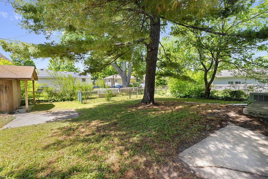 566 N Howard Avenue - Photo 16