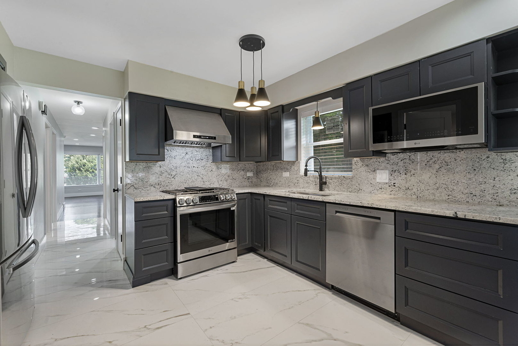 566 N Howard Avenue - Photo 5