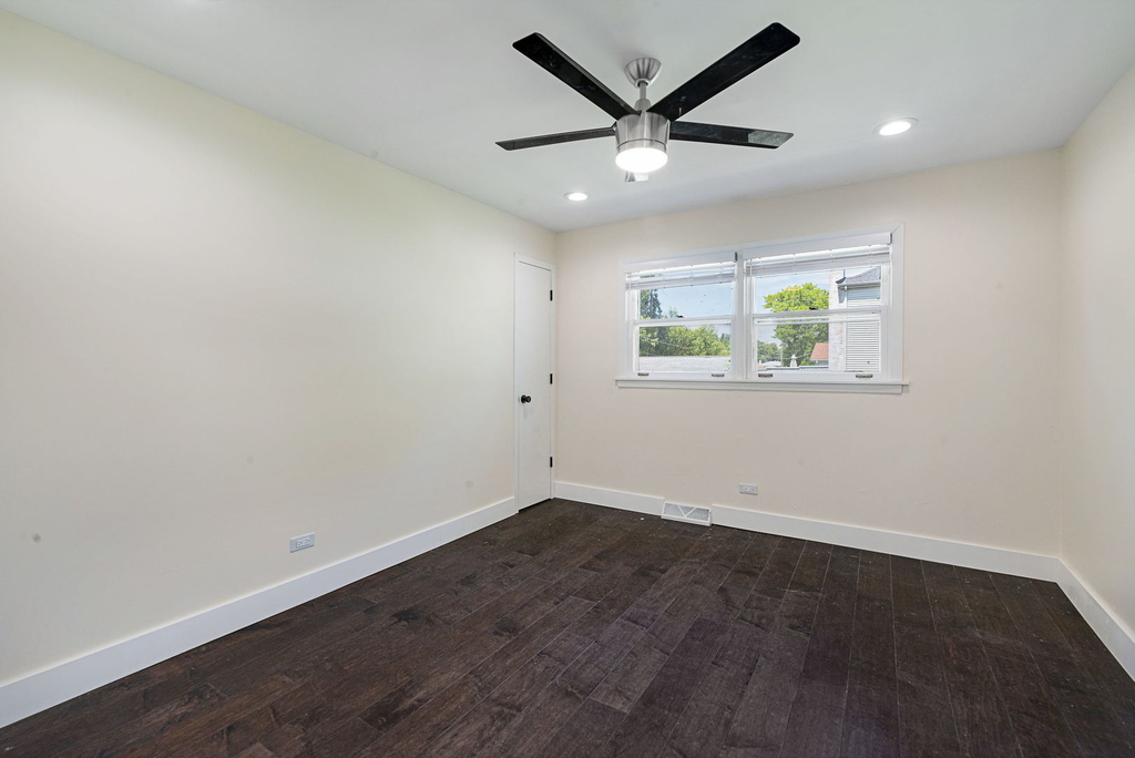 566 N Howard Avenue - Photo 10