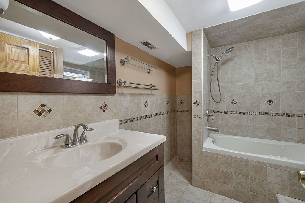 566 N Howard Avenue - Photo 7