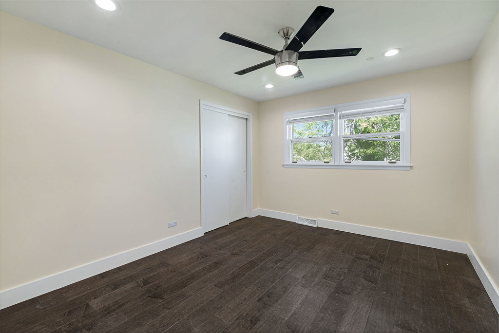 566 N Howard Avenue - Photo 12