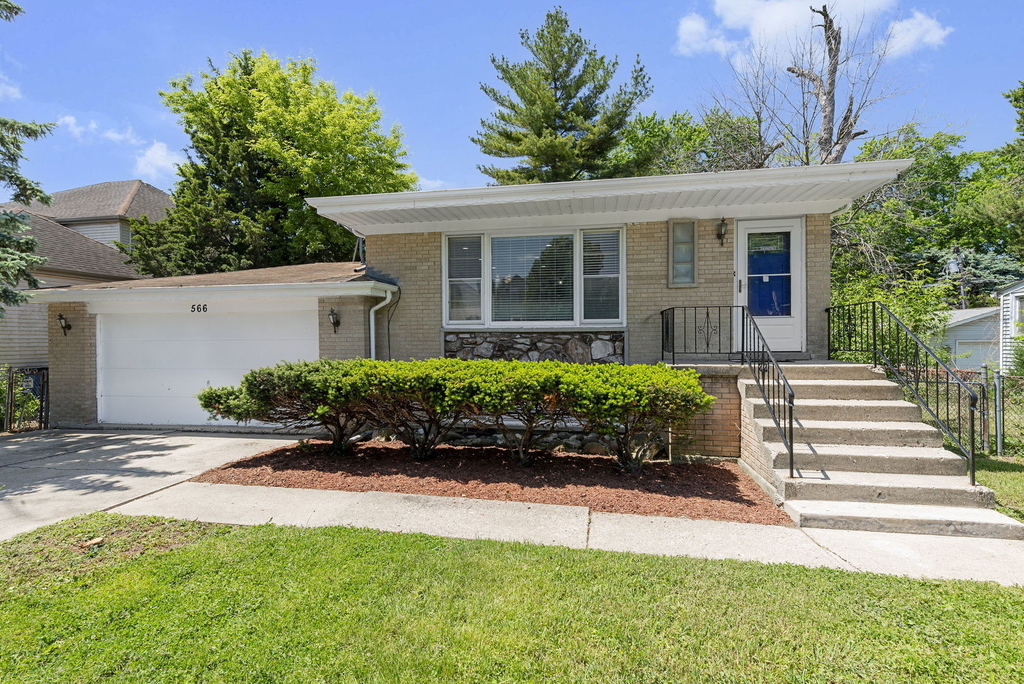 566 N Howard Avenue - Photo 1